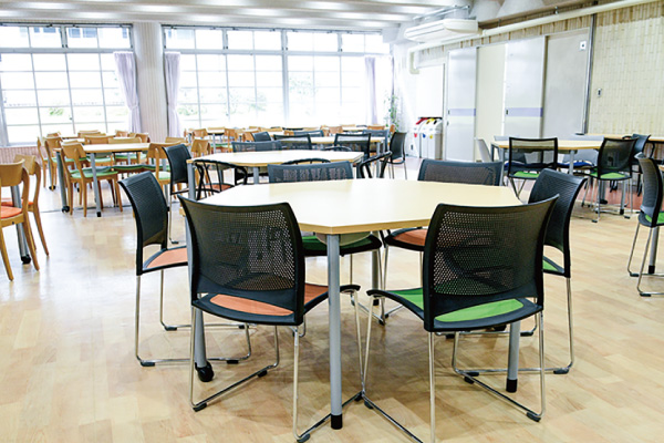 学生ホール（1号館1F）