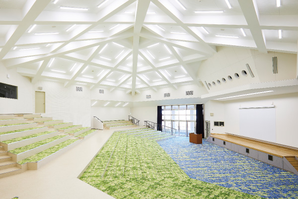 里山ホール（2号館3F）