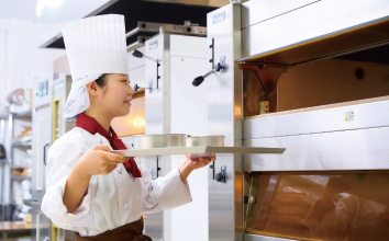 製菓応用実習Ⅰ、Ⅱのイメージ