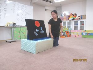 「なんだろななんだろな」シアター遊び