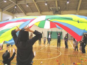 123の合図で一斉に手をはなすと・・・