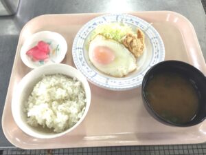 朝食